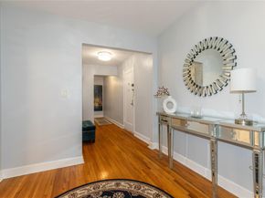 6-8 Wooleys Lane B34, Great Neck NY 11023