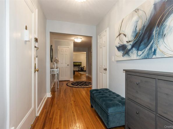 6-8 Wooleys Lane B34, Great Neck NY 11023