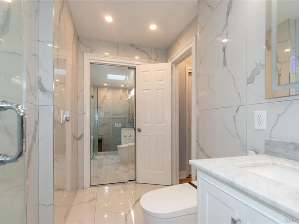 6-8 Wooleys Lane B34, Great Neck NY 11023