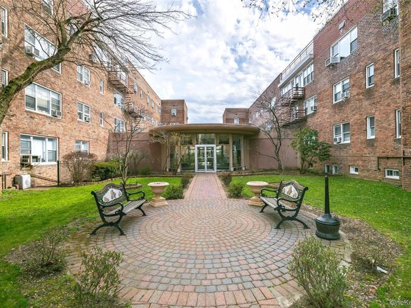 6-8 Wooleys Lane B34, Great Neck NY 11023