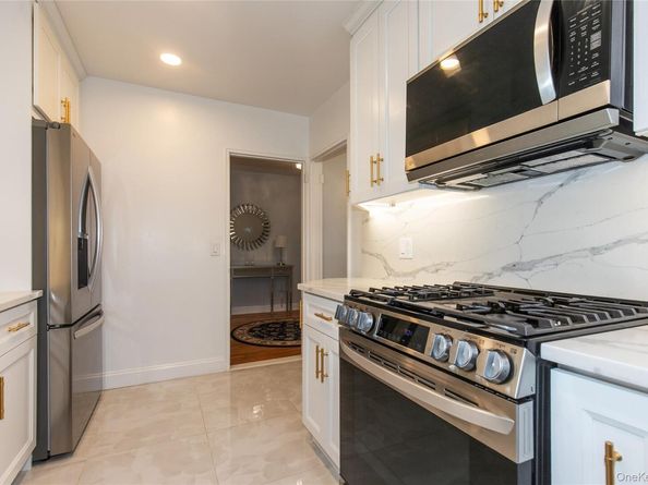 6-8 Wooleys Lane B34, Great Neck NY 11023