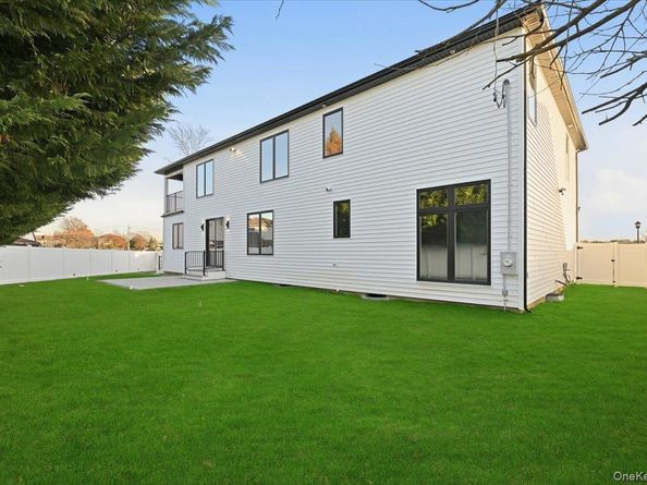 267 Sprucewood Drive, Levittown NY 11756