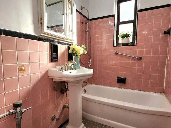 33-27 91 1J, Jackson Heights NY 11372