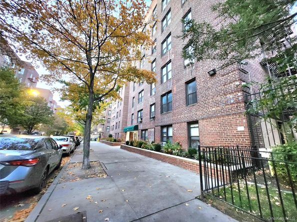 33-27 91 1J, Jackson Heights NY 11372