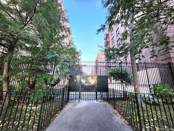 33-27 91 1J, Jackson Heights NY 11372