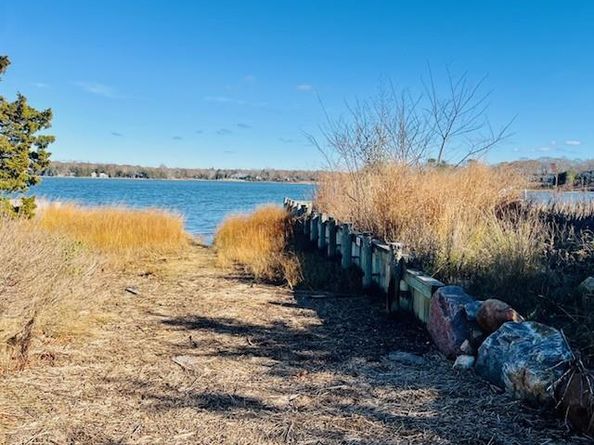 6 Shore Road, Southampton NY 11968