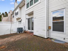 105 Glen Way, Syosset NY 11791