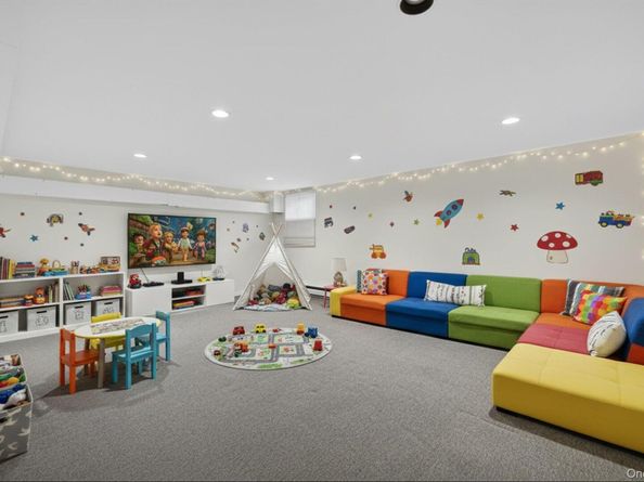 105 Glen Way, Syosset NY 11791