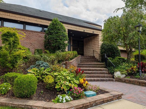 105 Glen Way, Syosset NY 11791