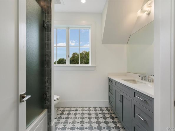 17 Happy Lane, Westhampton Beach NY 11978