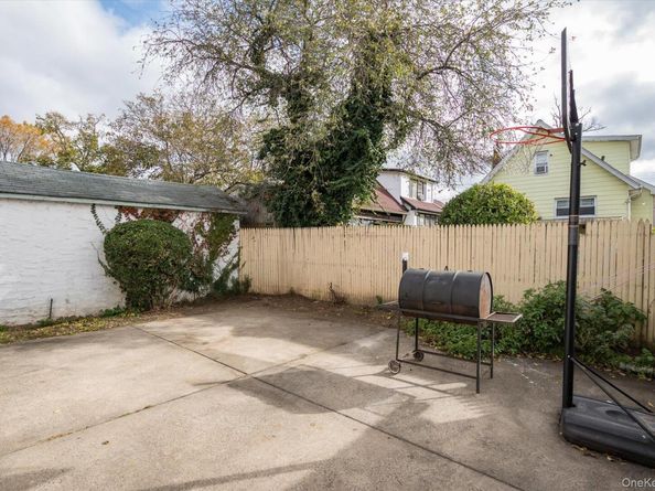 13315 231st Street, Laurelton NY 11413