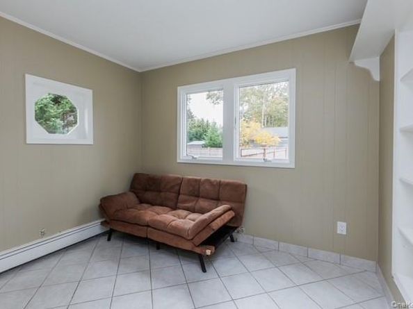 6 Beverly Rd., Oakdale NY 11769