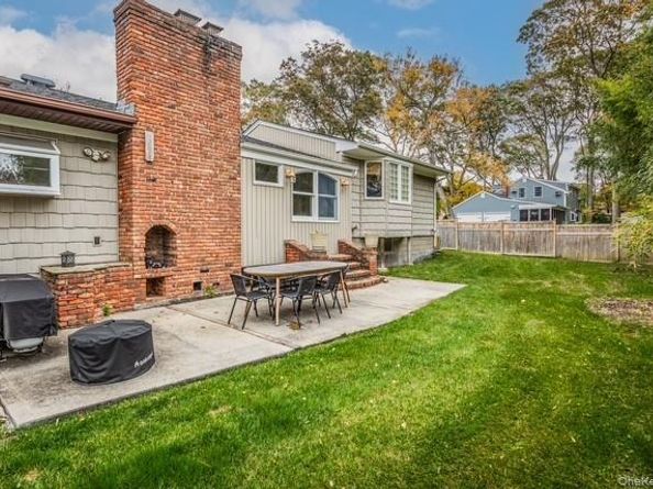 6 Beverly Rd., Oakdale NY 11769