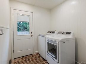 6 Beverly Rd., Oakdale NY 11769