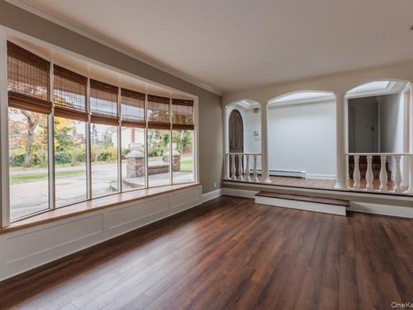 6 Beverly Rd., Oakdale NY 11769