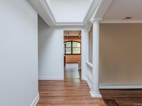 6 Beverly Rd., Oakdale NY 11769