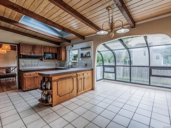 6 Beverly Rd., Oakdale NY 11769