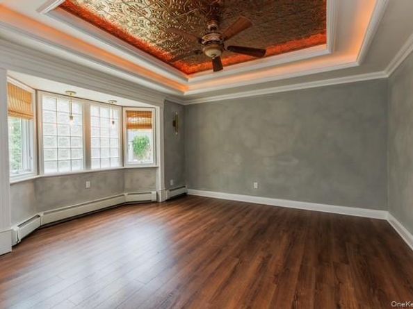 6 Beverly Rd., Oakdale NY 11769