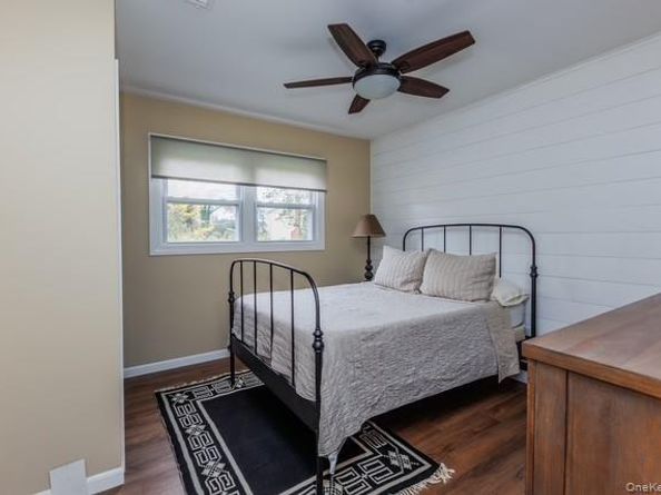 6 Beverly Rd., Oakdale NY 11769