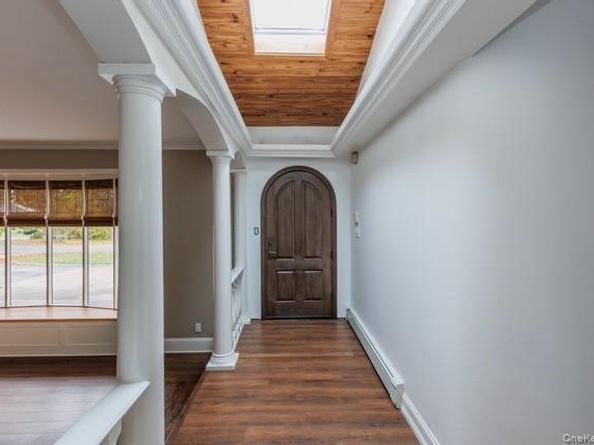 6 Beverly Rd., Oakdale NY 11769