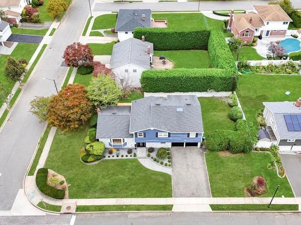 90 Rockland Drive, Jericho NY 11753