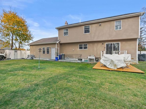 2 Smith Street, Deer Park NY 11729