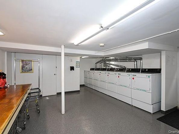 400 Fulton Street 14C, Farmingdale NY 11735