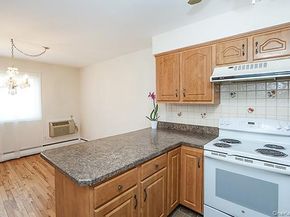 400 Fulton Street 14C, Farmingdale NY 11735