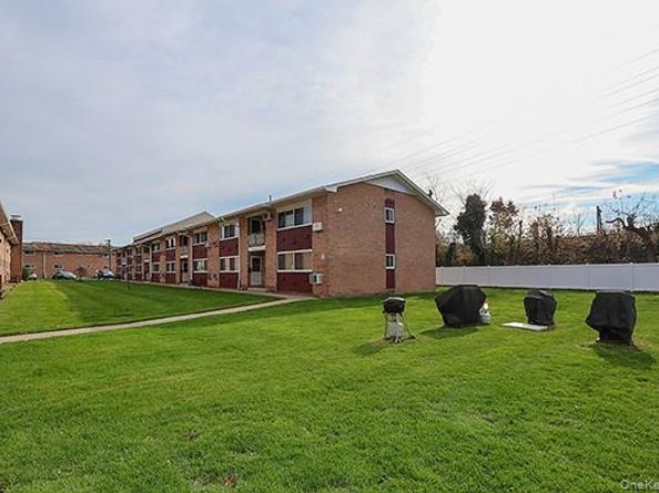 400 Fulton Street 14C, Farmingdale NY 11735