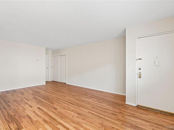 400 Fulton Street 14C, Farmingdale NY 11735