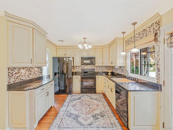 202 Belfast Lane, Ridge NY 11961