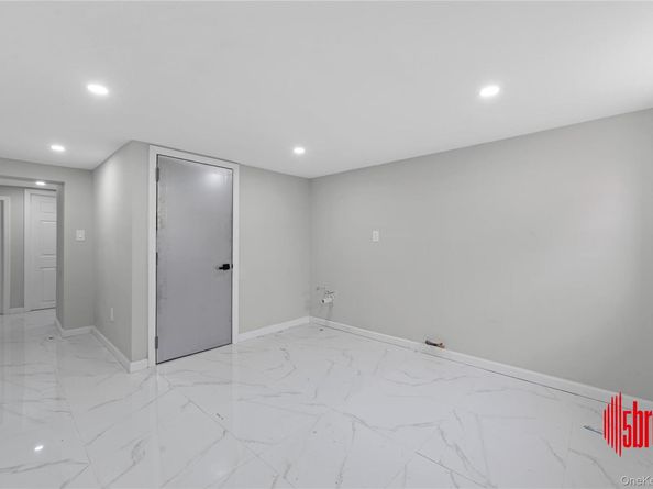 21739 114th Road, Cambria Heights NY 11411