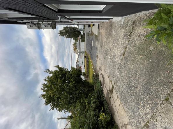 21739 114th Road, Cambria Heights NY 11411