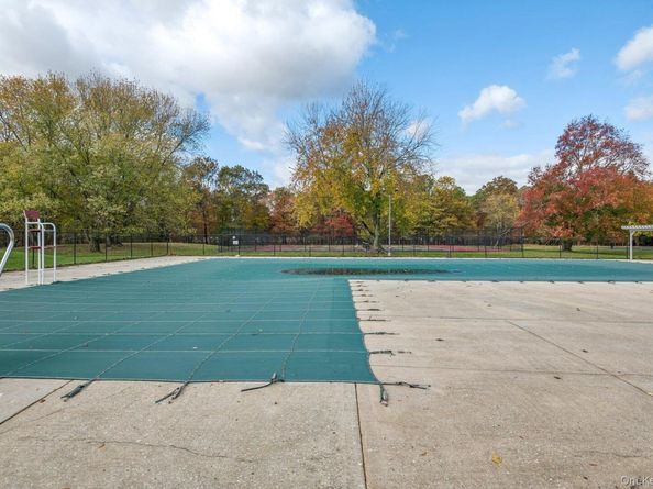 5 Fredricksburg Court, Coram NY 11727