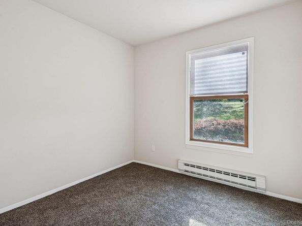 5 Fredricksburg Court, Coram NY 11727