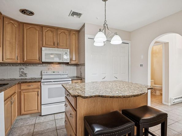 5 Fredricksburg Court, Coram NY 11727