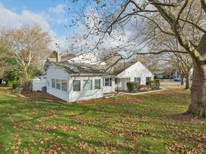 5 Fredricksburg Court, Coram NY 11727