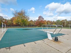 5 Fredricksburg Court, Coram NY 11727