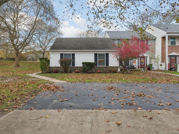 5 Fredricksburg Court, Coram NY 11727