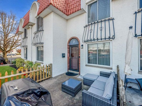 2 Alhambra Drive, Oceanside NY 11572