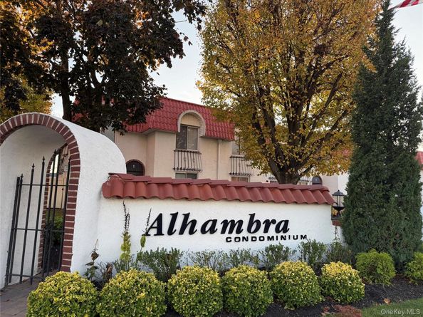 2 Alhambra Drive, Oceanside NY 11572