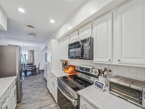 2 Alhambra Drive, Oceanside NY 11572