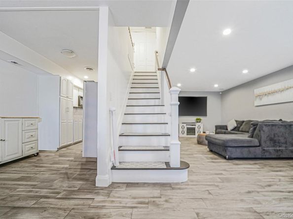 2 Alhambra Drive, Oceanside NY 11572