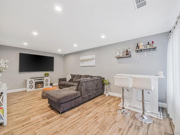 2 Alhambra Drive, Oceanside NY 11572