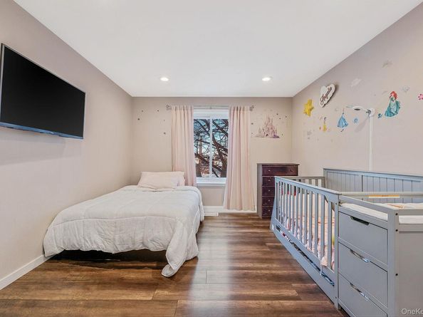 2 Alhambra Drive, Oceanside NY 11572