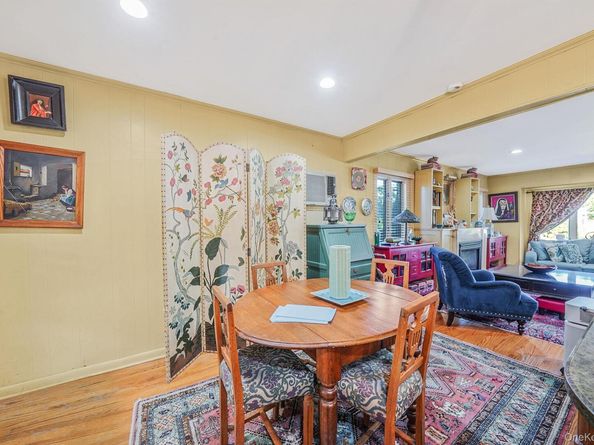 43 Shortridge Drive, Mineola NY 11501