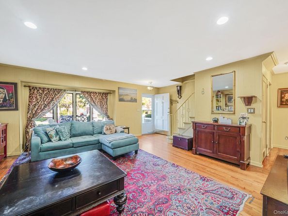 43 Shortridge Drive, Mineola NY 11501