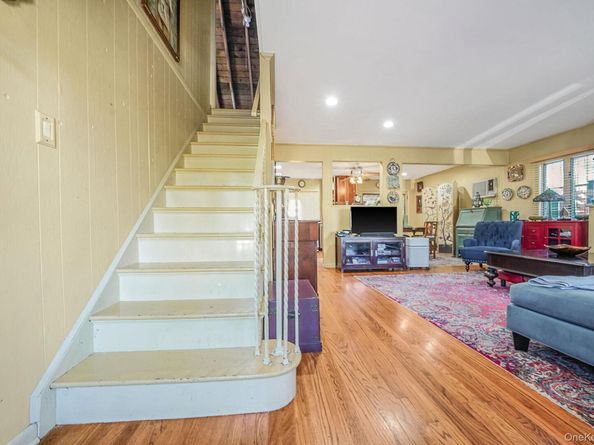 43 Shortridge Drive, Mineola NY 11501