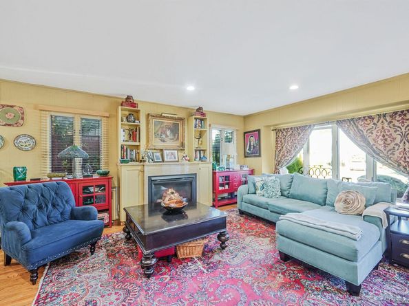 43 Shortridge Drive, Mineola NY 11501