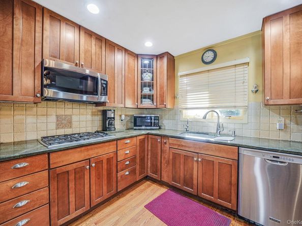 43 Shortridge Drive, Mineola NY 11501